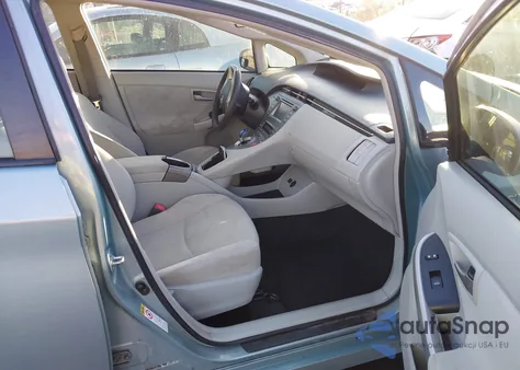 2013 Toyota Prius Three из США, поврежденный, VIN JTDKN3DU5D5638147